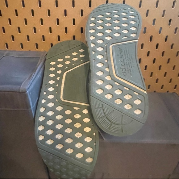 Men’s 9 1/2 Adidas sesame - Picture 4 of 8